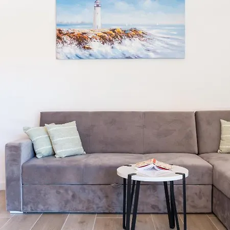 New, Private Heated Swimming Pool, Free Parking, Centar Lägenhet Trogir