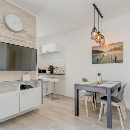 Lägenhet New, Private Heated Swimming Pool, Free Parking, Centar Trogir